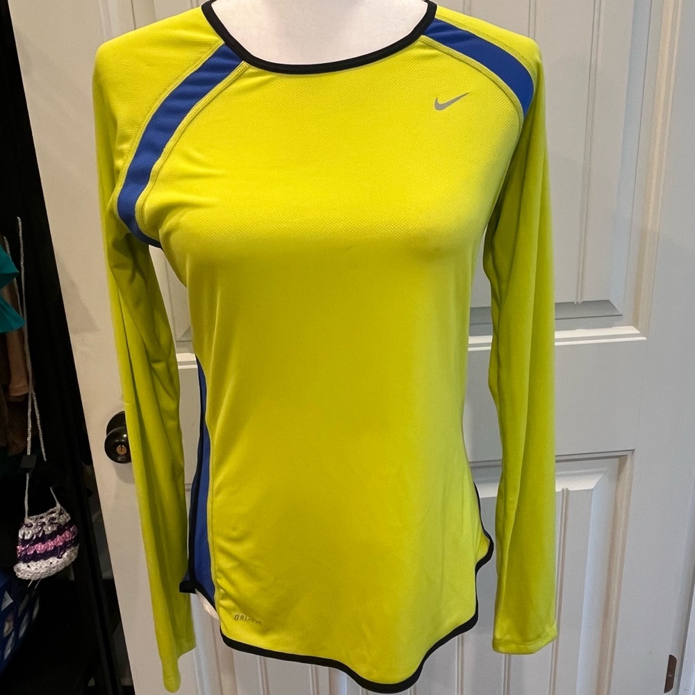 Nike Dri Fit Long Sleeve Mesh Size Medium
